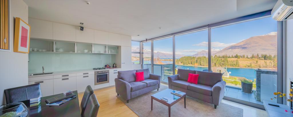 Swiss-Belsuites Pounamu Queenstown Exterior photo A living room in a serviced apartment in Queenstown, New Zealand
