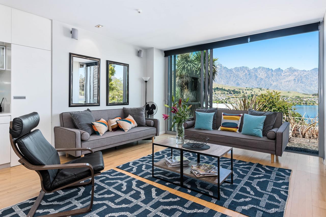 Swiss-Belsuites Pounamu Queenstown Exterior photo A staged living room